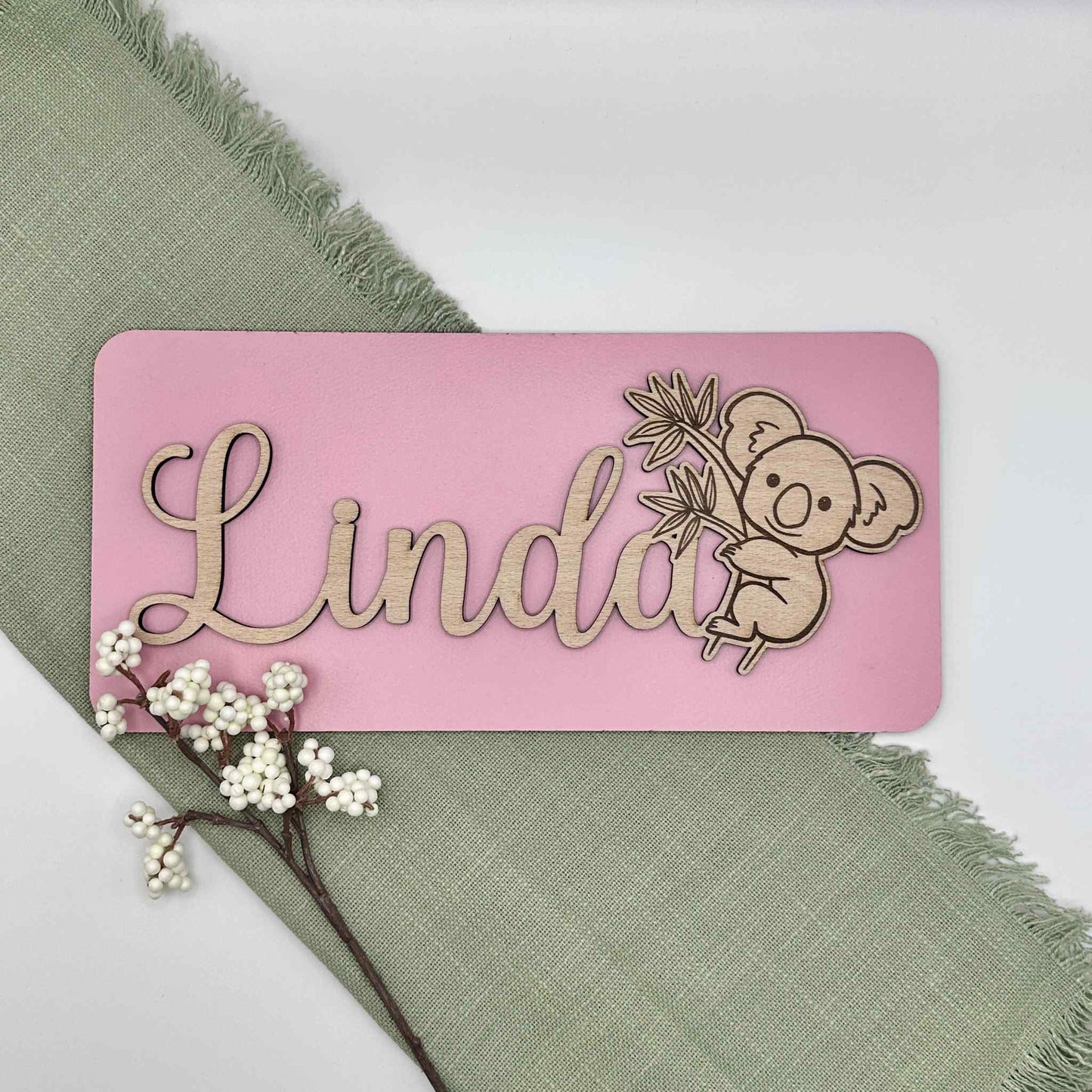 Pinkes Namensschild für Kinder mit einem Koala