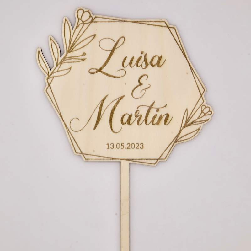 Cake Topper zur Hochzeit aus Holz von Luisa und Tom