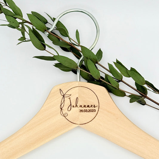 Personalisierter Kleiderbügel mit Olivenblätter