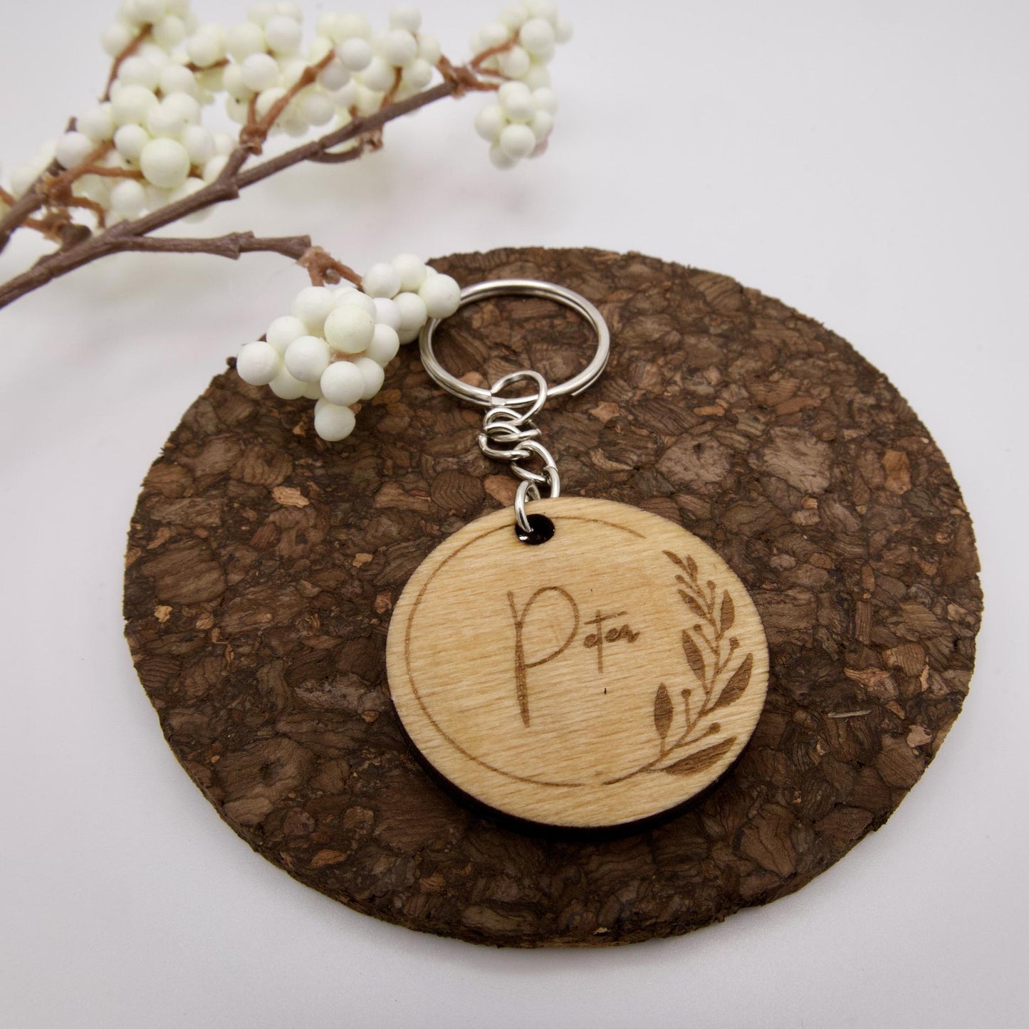 Personalisierter Schlüsselanhänger aus Holz mit Namen "Peter"