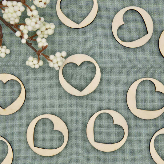 Tischkonfetti aus Holz zur Verlobung