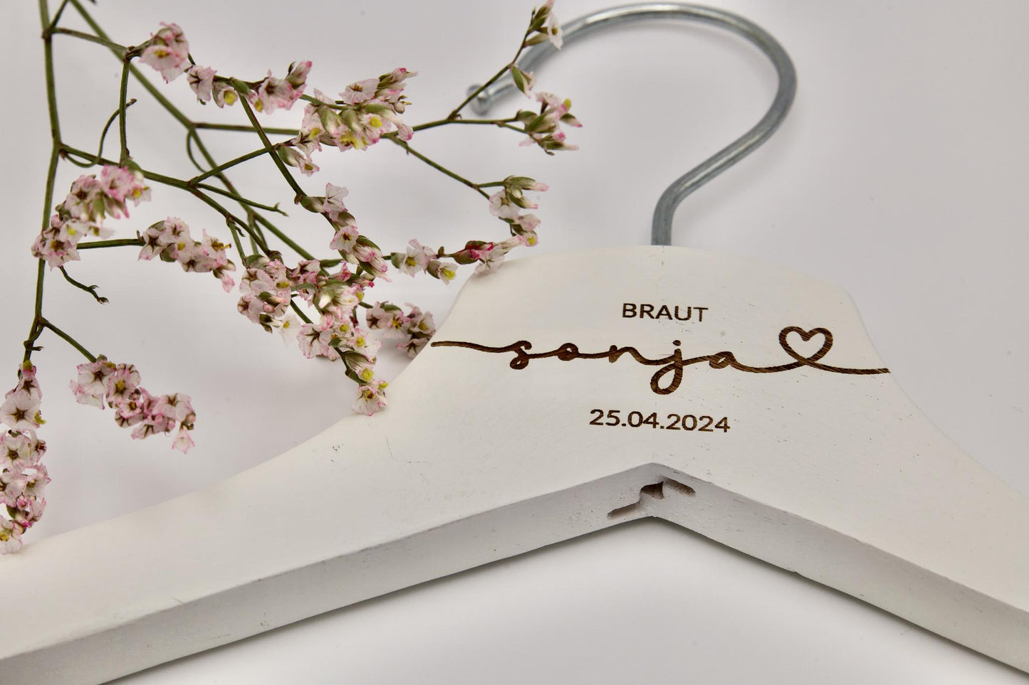 Kleiderbügel zur Hochzeit personalisiert