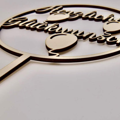 Cake Topper für eine Geburtstagstorte von der Seite