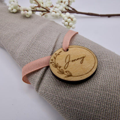 Personalisierter Serviettenhalter "Flora" mit pinken Band